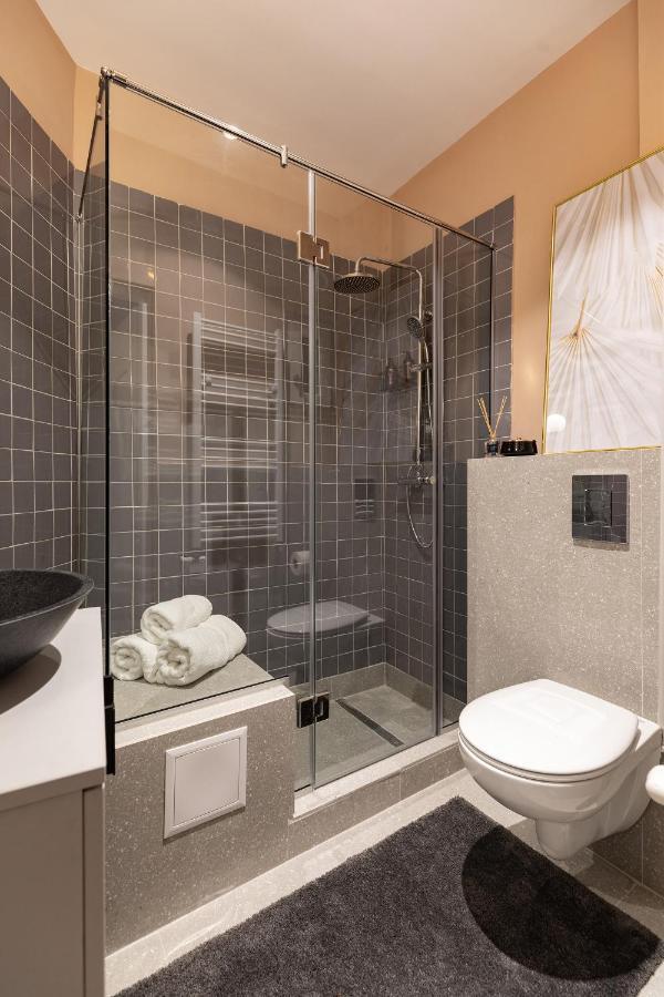 Qult - Orient Express Apartment Bucharest
